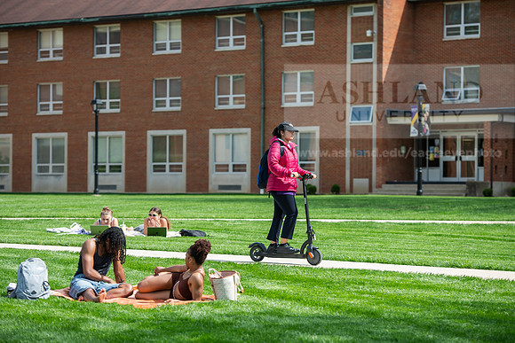 010SpringCampusLife0425AWB_9589