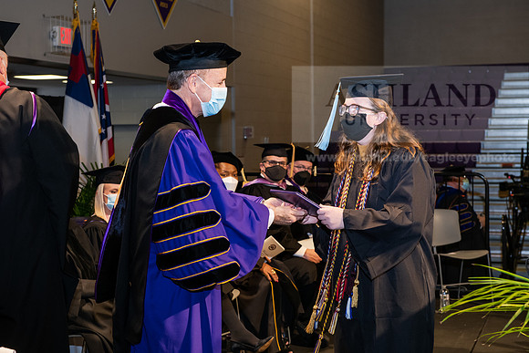 088BachelorEducationWiGrad1221ALW_7074