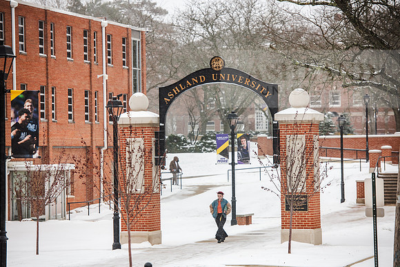 StudentsReturnWinterCampus0125AWB_6973