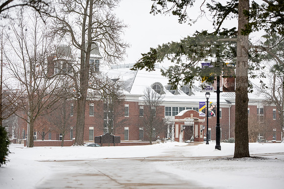 StudentsReturnWinterCampus0125AWB_6845