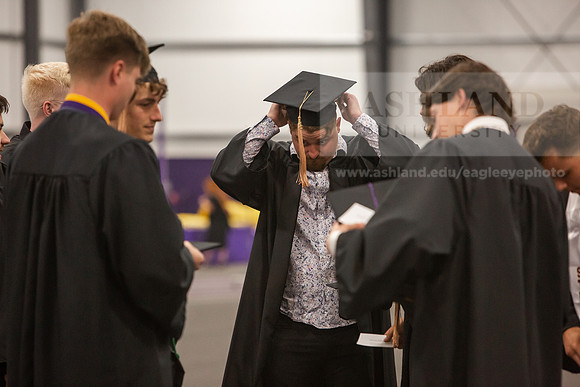 027SpGradPreCeremony0525JH6Q8B7949