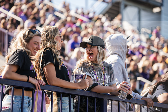 HOCOAUvOHDomFootballGame1024AWB_1006