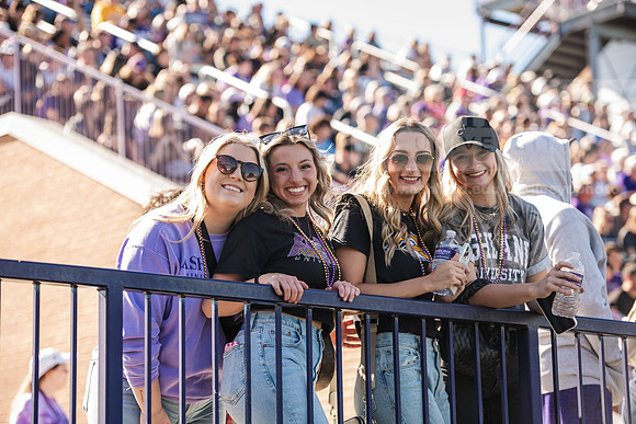 HOCOAUvOHDomFootballGame1024AWB_1013