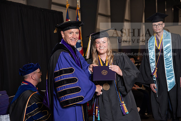 179SpGradBachelorScienceBusiness0524TR_DSC_5447