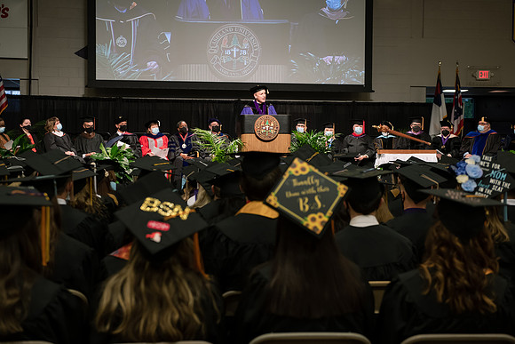 040WiGradCeremony1221ALW_6321