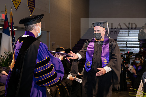 140MasterBusinessWiGrad1221ALW_6779