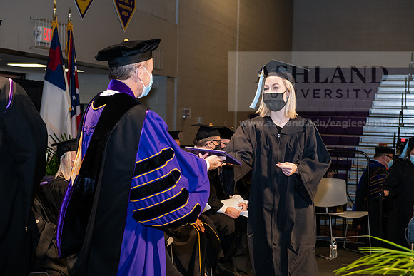 062BachelorEducationWiGrad1221ALW_7056