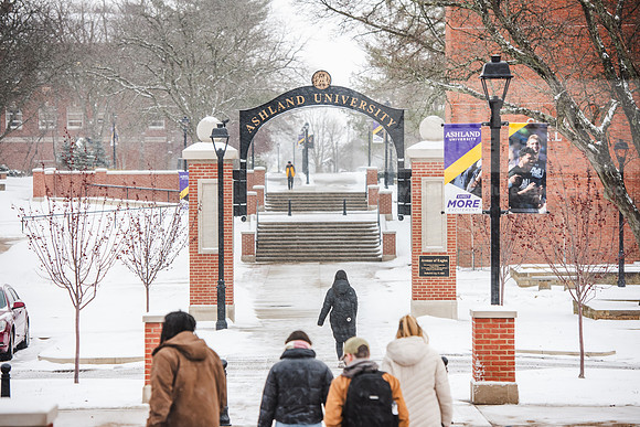 StudentsReturnWinterCampus0125AWB_6915