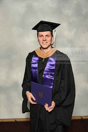 043MasterBusinessWiGrad1221MP7_0678