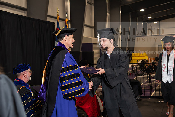 146SpGradBachelorArts0524TR_DSC_5274