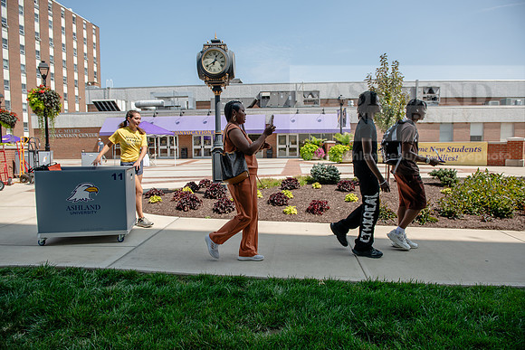 MoveInDay0824AWB_0267