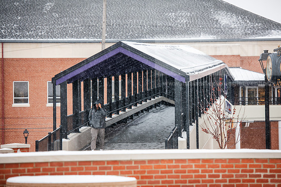 StudentsReturnWinterCampus0125AWB_7112