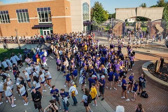 AUvIUPFootball0924ALW_8278