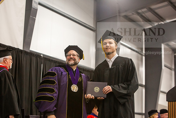 071SpGradBachelorScience0525JH6Q8B9099