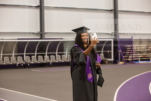 025SpGradPreCeremony0525JH6Q8B7943
