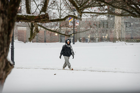 StudentsReturnWinterCampus0125AWB_6696