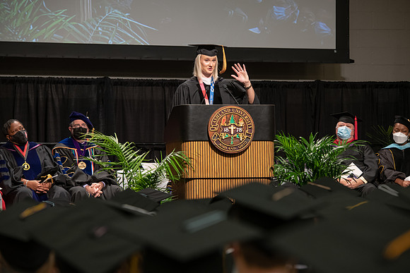 179WiGradCeremony1221ALW_6489