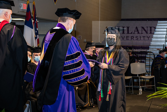 019BachelorEducationWiGrad1221ALW_7025