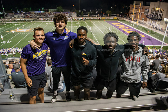 AUvIUPFootball0924ALW_8434