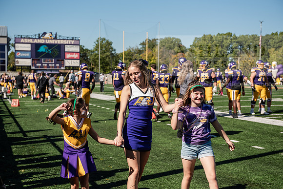 HOCOAUvOHDomFootballGame1024ALW_8923