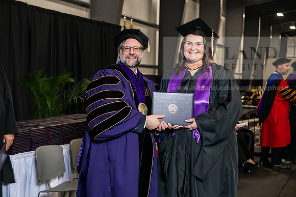 204SpGradMasterBusinessAdmin0525AWB_3208