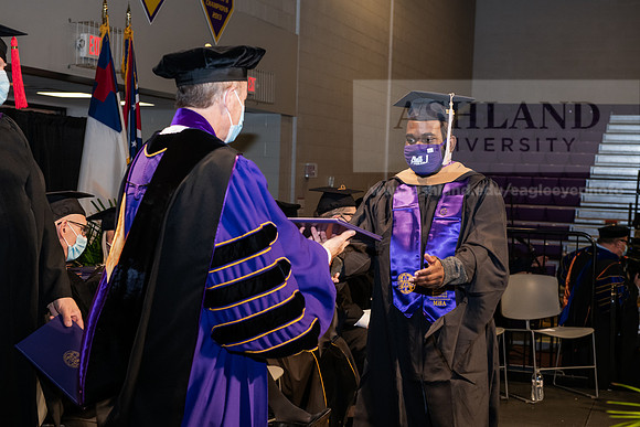067MasterBusinessWiGrad1221ALW_6728