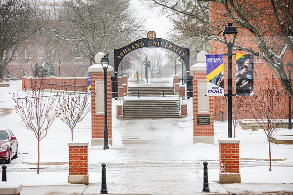 StudentsReturnWinterCampus0125AWB_6906
