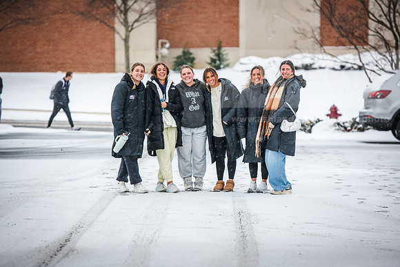 StudentsReturnWinterCampus0125AWB_7063