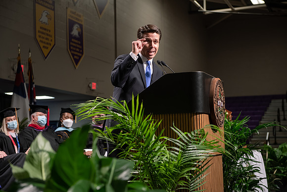 065WiGradCeremony1221ALW_6343