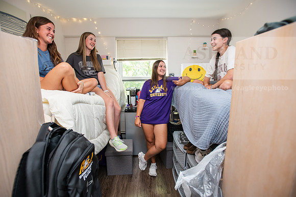 MoveInDay0824AWB_1434