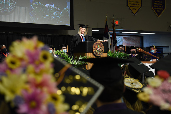 213WiGradCeremony1221MP7_0531
