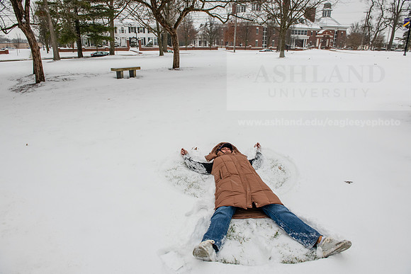 StudentsReturnWinterCampus0125AWB_6708