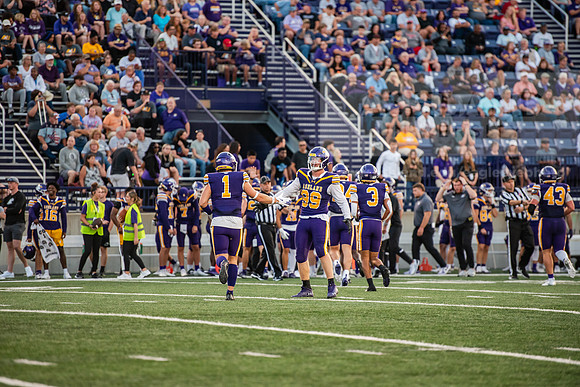 AUvIUPFootball0924ALW_8365