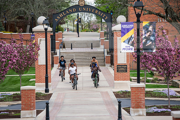 117SpringCampusLife0425AWB_0098
