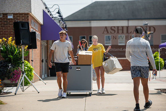 MoveInDay0824AWB_0365
