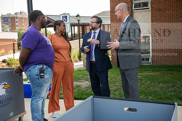 MoveInDay0824AWB_0222