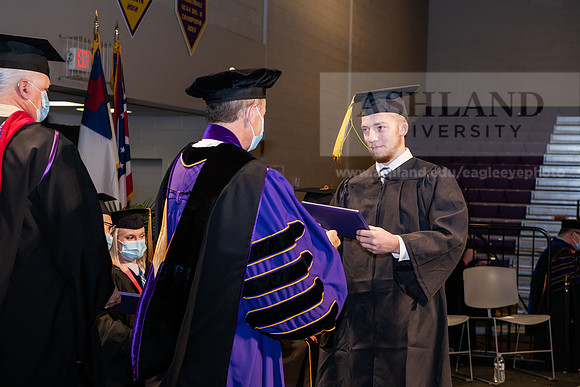 036BachelorBusinessWiGrad1221ALW_6985