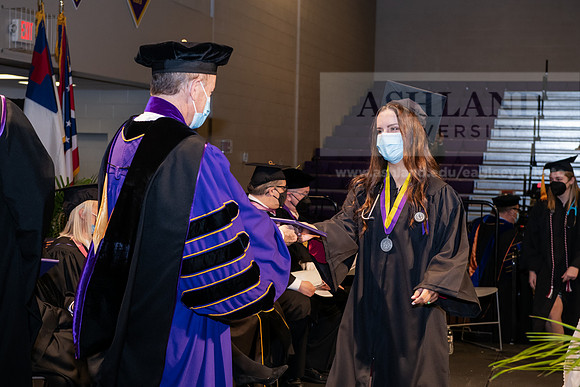 028BachelorNursingWiGrad1221ALW_7095