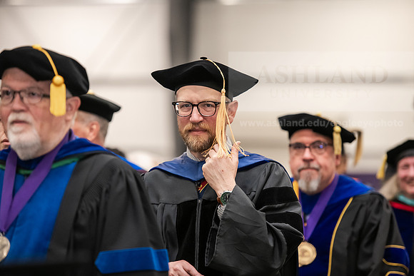 379SpGradProcessional0525AWB_2601
