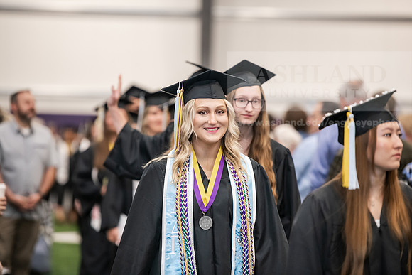 323SpGradProcessional0525AWB_2537
