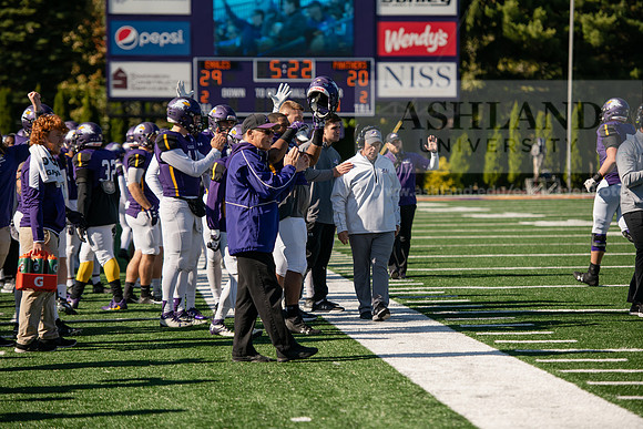 AUvDavenportFootball1019ALW_7415