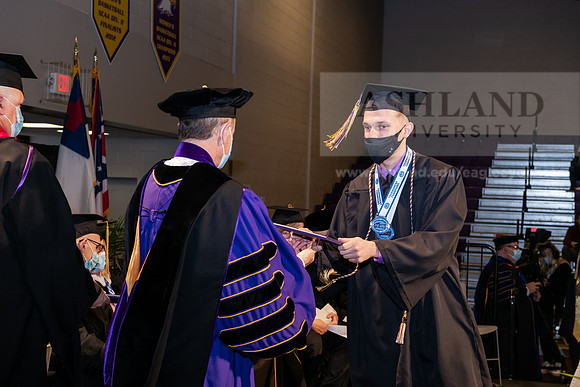 030BachelorBusinessWiGrad1221ALW_6980
