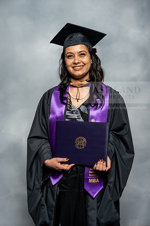 041SpGradMasterBusinessAdmin0525AU-Graduation-2025-Andrew-0416