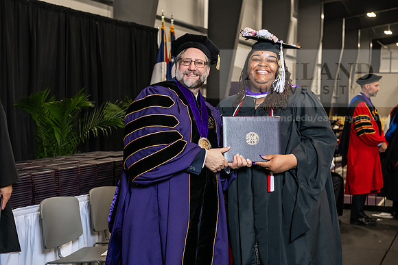 047SPGradMasterArts0525AWB_3311