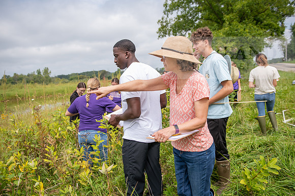 Biology_Saunders_BlackFork_Milkweed0923AWB_3648