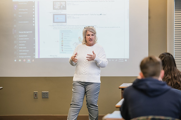 AccountingIndividualTaxClass0324AWB_4746