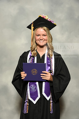 021BachelorNursingWiGrad1221MP7_0037