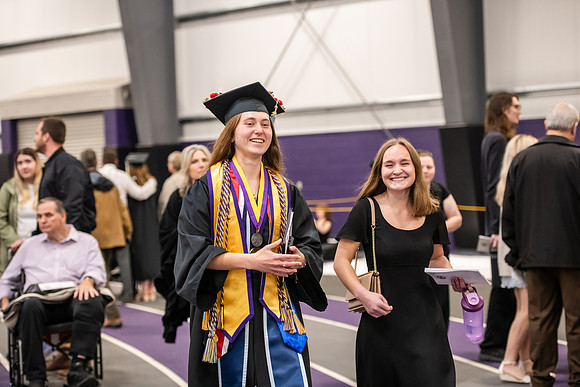022SpGradPostCeremony0525AWB_4838