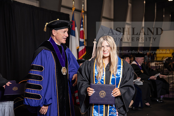 007SpGradBachelorScienceBusiness0524TR_DSC_5357