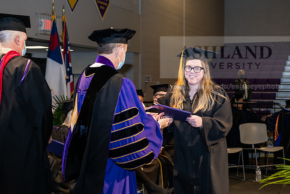 074BachelorNursingWiGrad1221ALW_7129